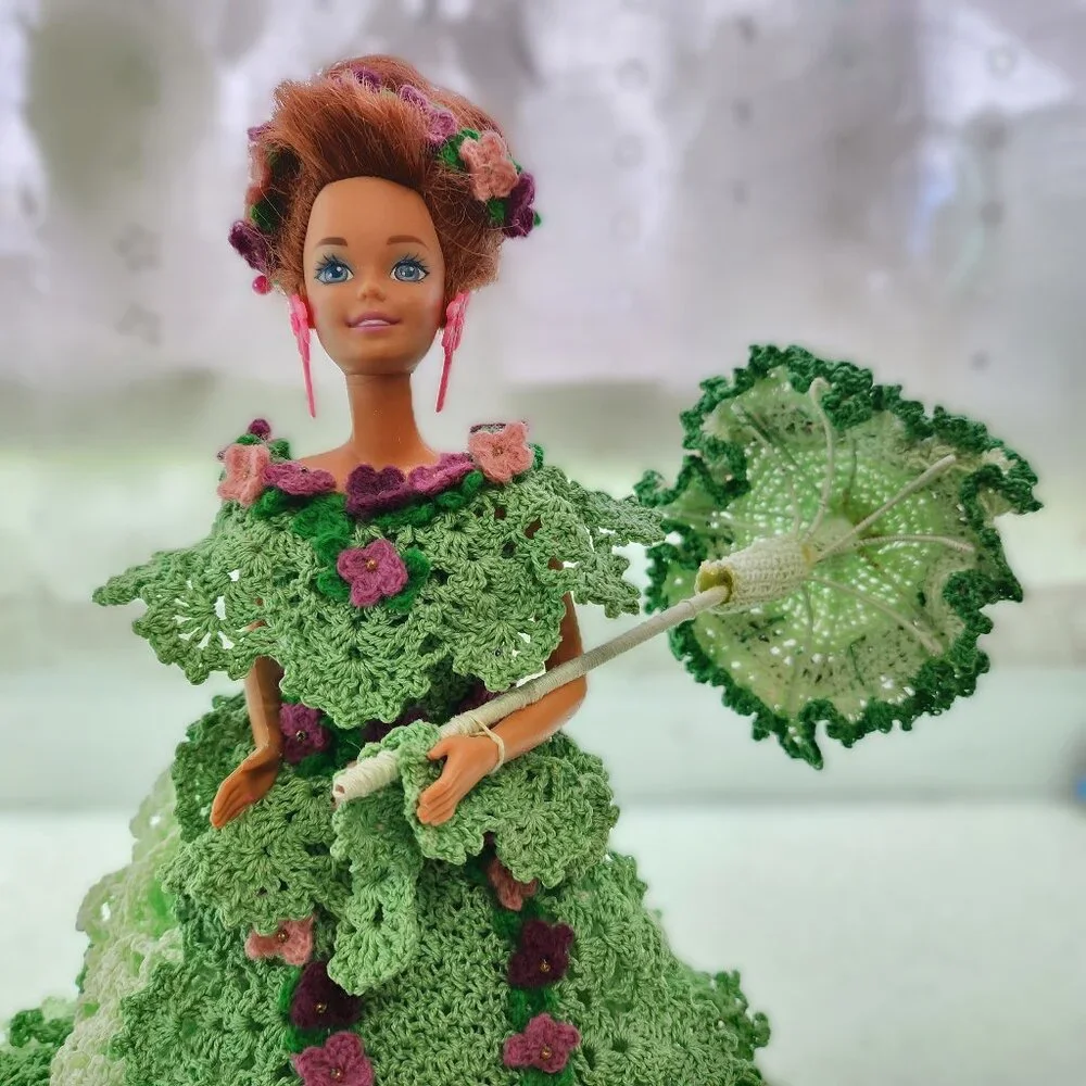 Crochet Felicity Garden Party Dress & Umbrella on Vintage Barbie - Picture 11 of 13